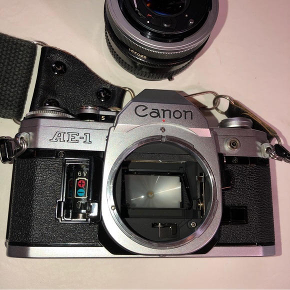 Vintage Canon AE-1 w/ 50mm Lens, ZYKKOR Flash, Canon FD 100-200/5.6 Zoom etc. - Picture 8 of 13
